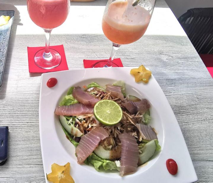 Restaurant proposant des plats à base de poissons