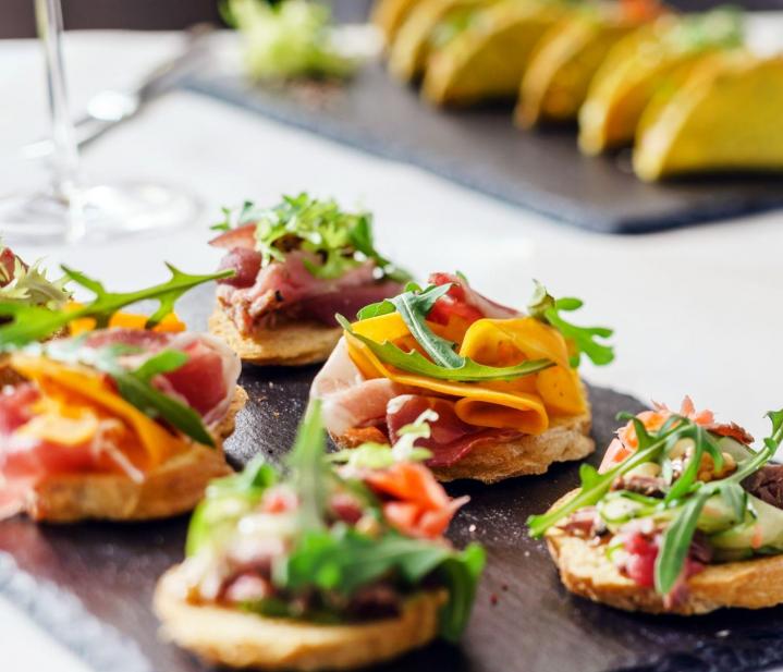 Restaurant avec un bar à tapas